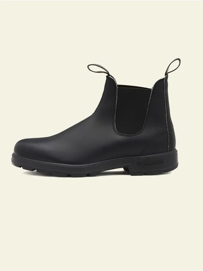 Black Leather Chelsea Boots With Elastic Side Panels 1