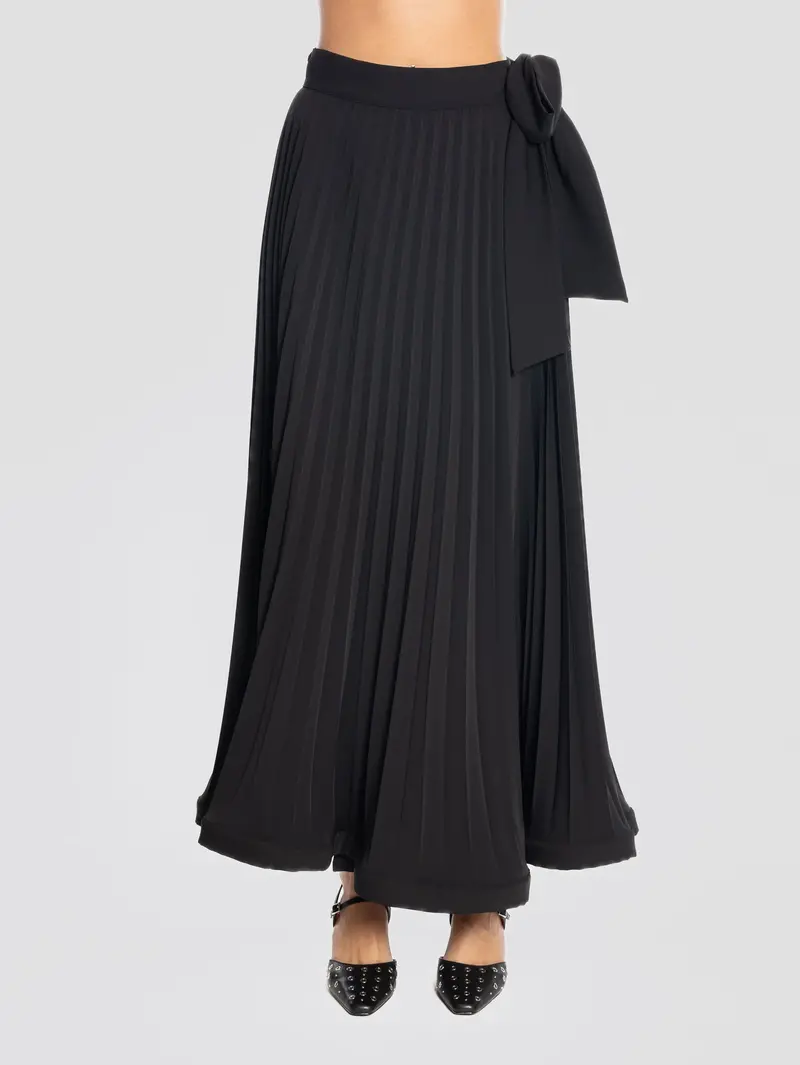 Black Sun-Pleated Long Cady Skirt 1