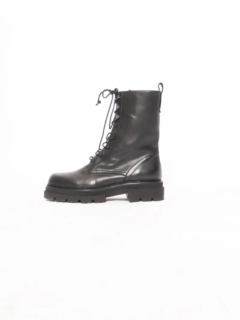 Lace-Up Ankle Boot In Premium Black Leather 1