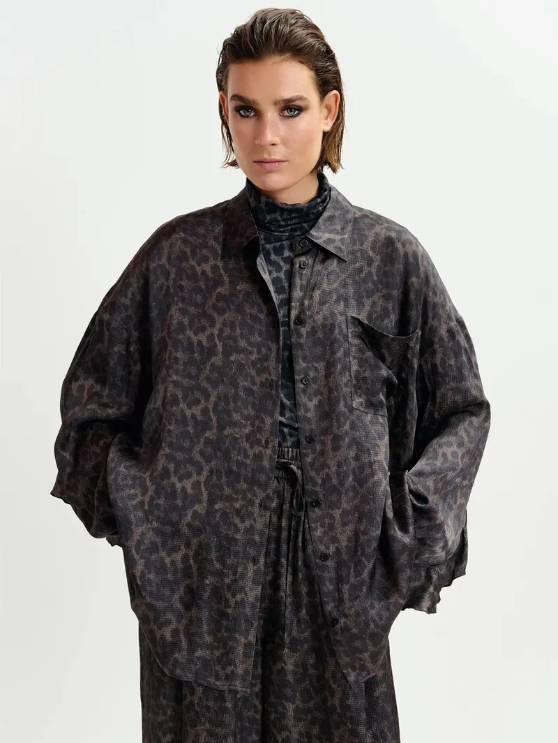 Oversized Leopard-Print Shirt In Black And Brown 1